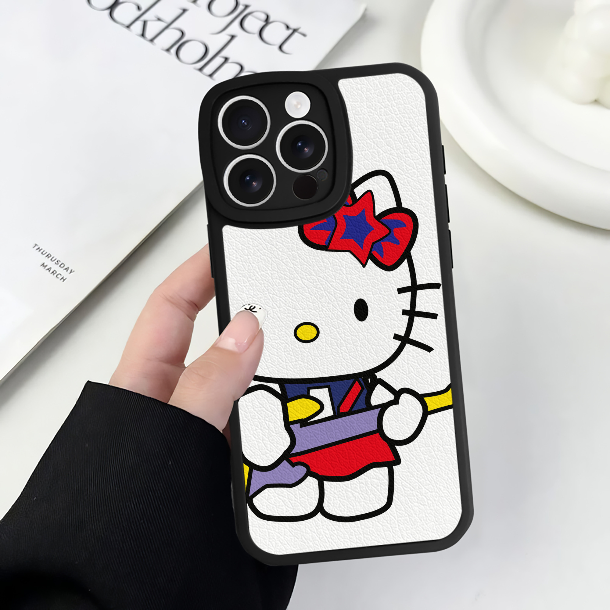 （画像用） Hello Kitty ハローキティ 【iPhone 16シリーズ対応】シリコンスマホケース（レザー調） 材質：シリコン